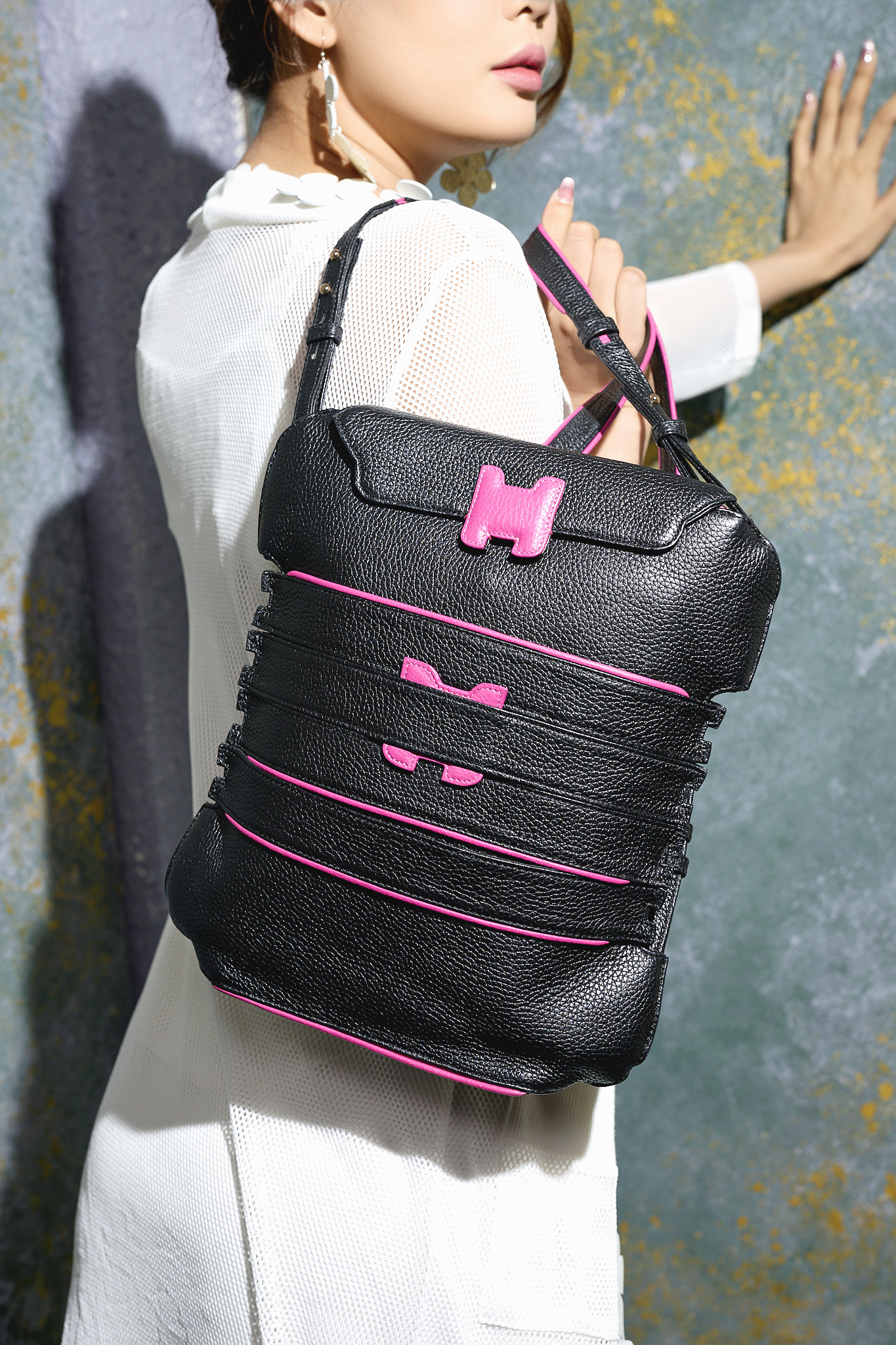 HIENTE HOLLAND